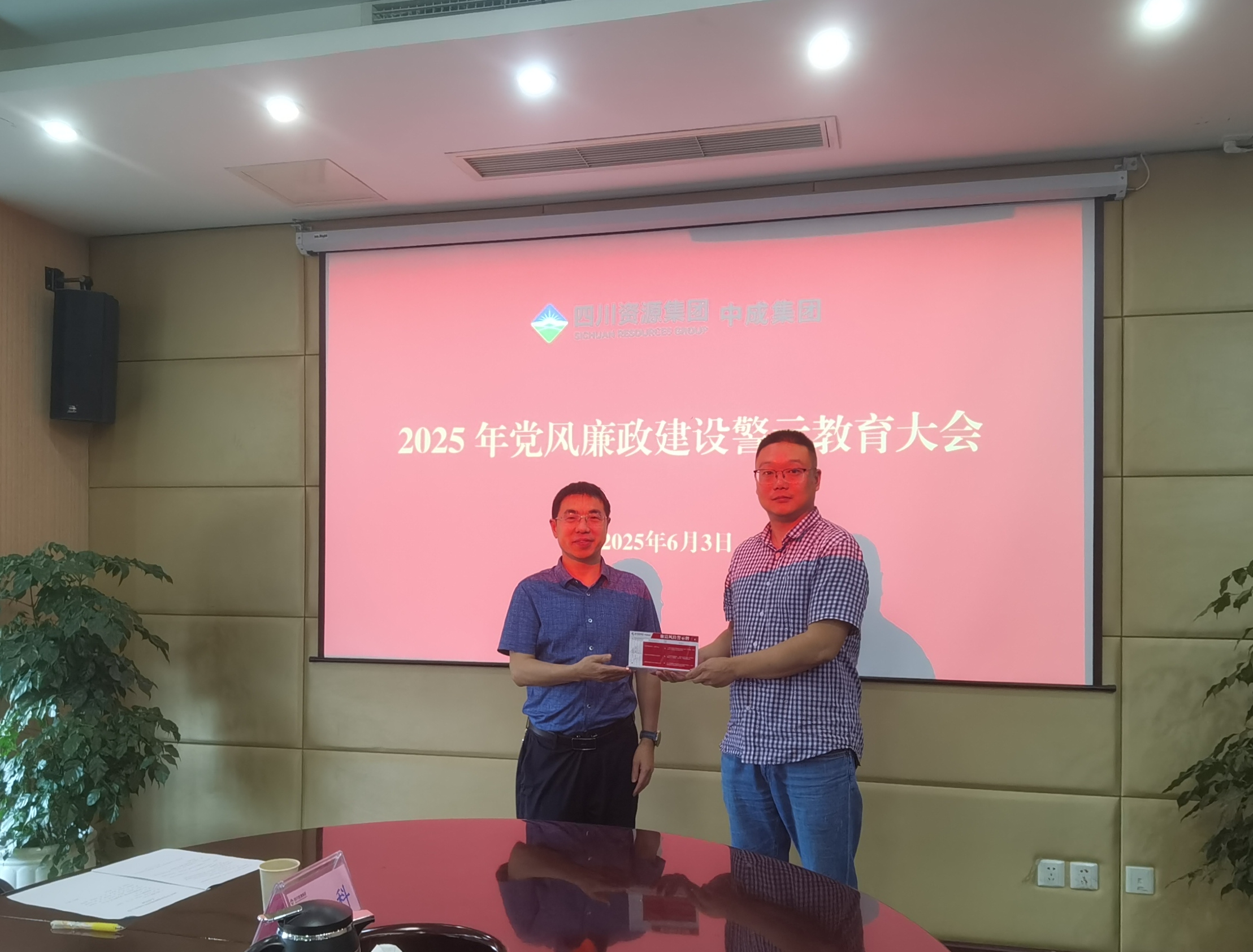 ��Ծ����