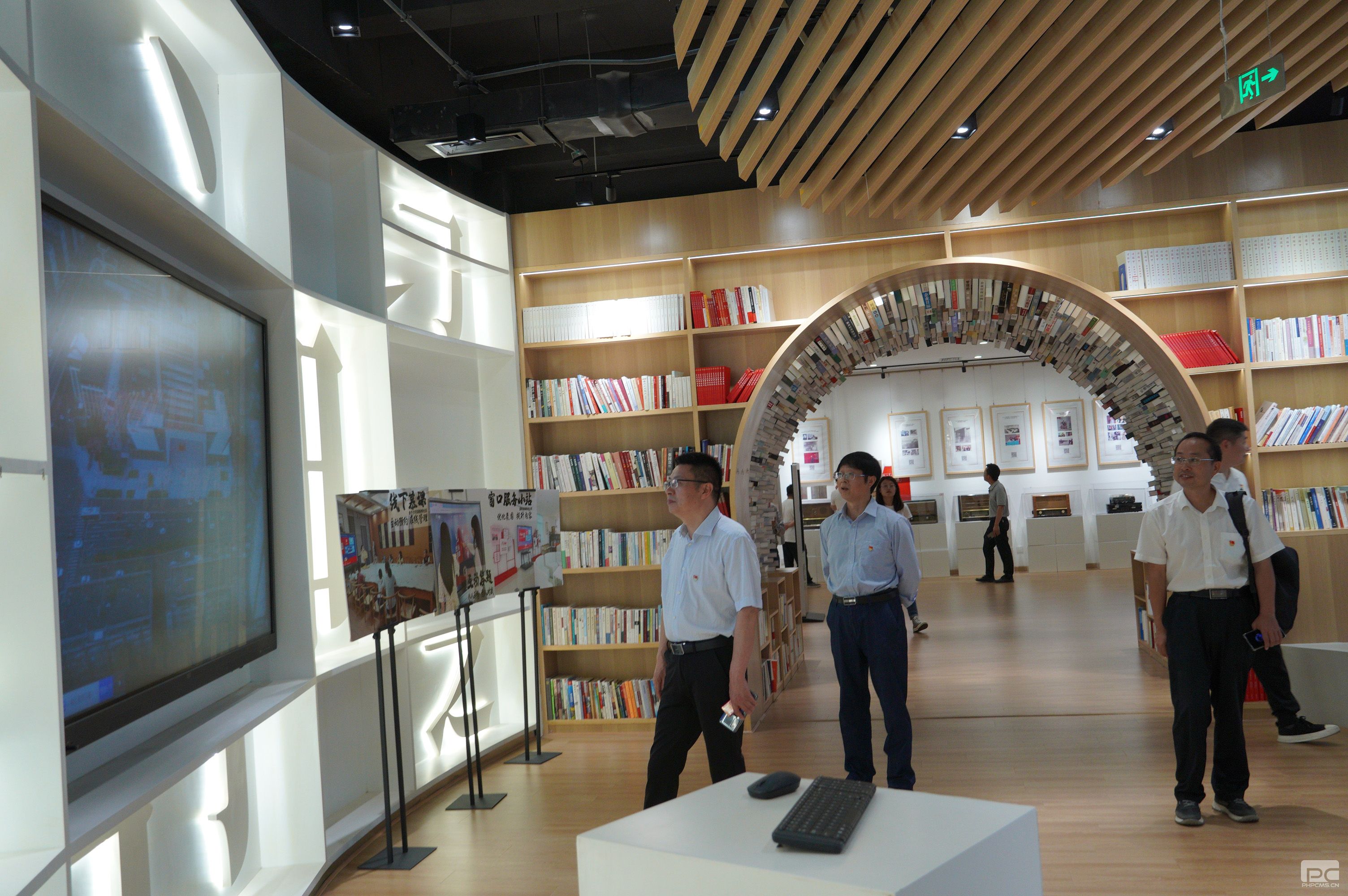 �۲��á�(�й���)���޹�˾����