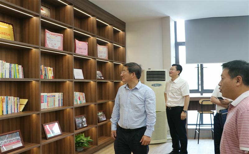 ʡ��Ȼ�۲���Ͷ�ʼ��ŵ�ίίԱ��ְ�����¡�������ϯ�Ŵ�ïһ�е�����ͨ���輯��