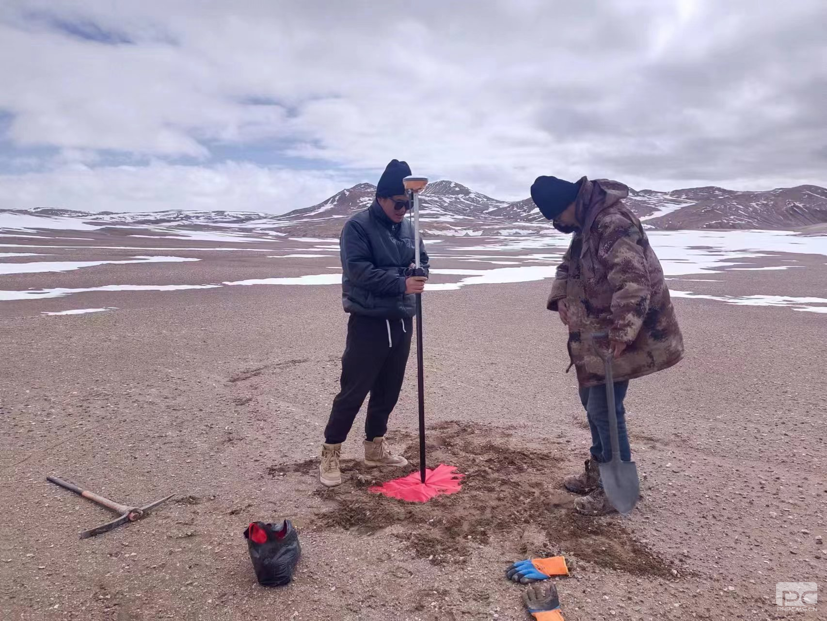 �۲��á�(�й���)���޹�˾����