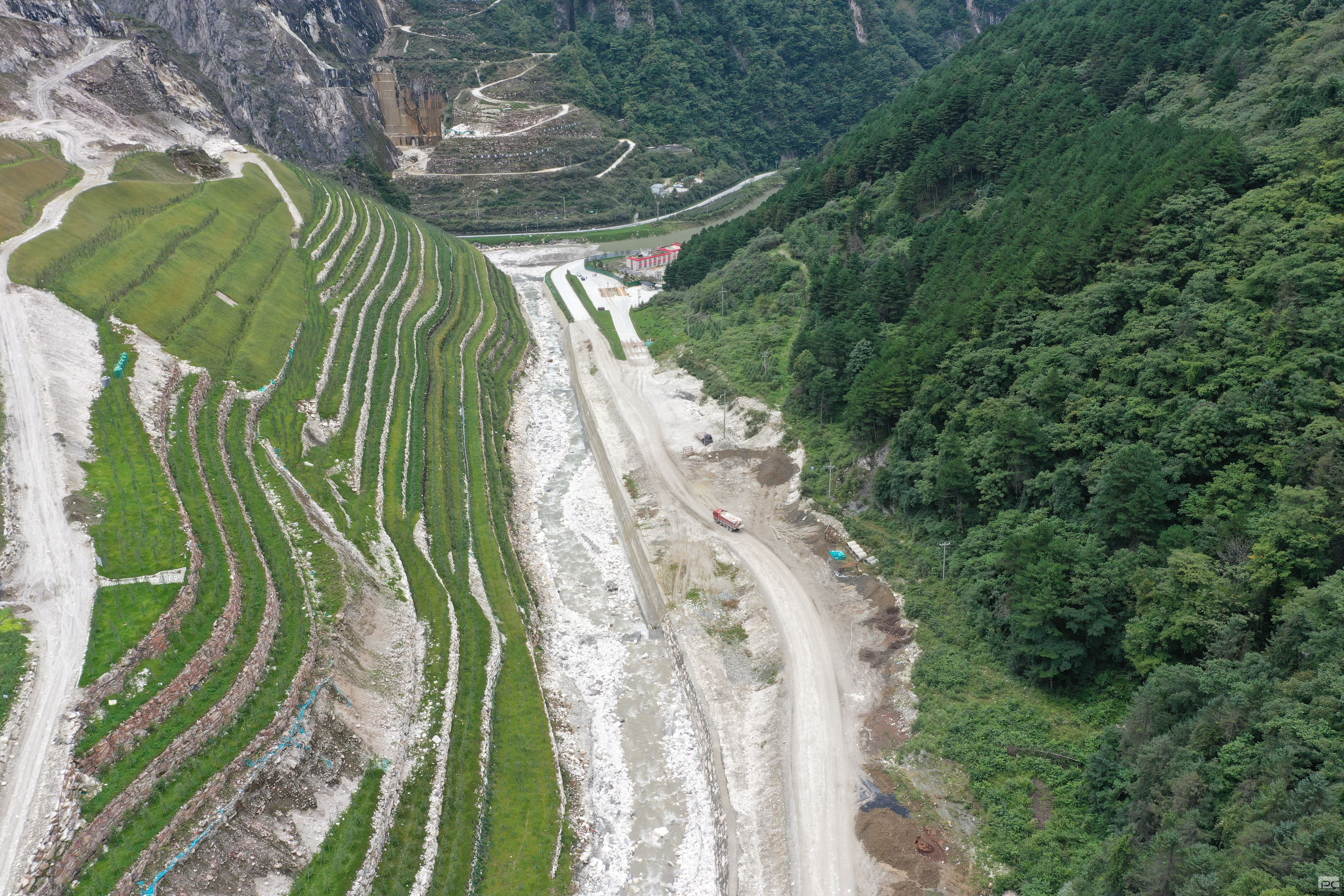 �۲��á�(�й���)���޹�˾����