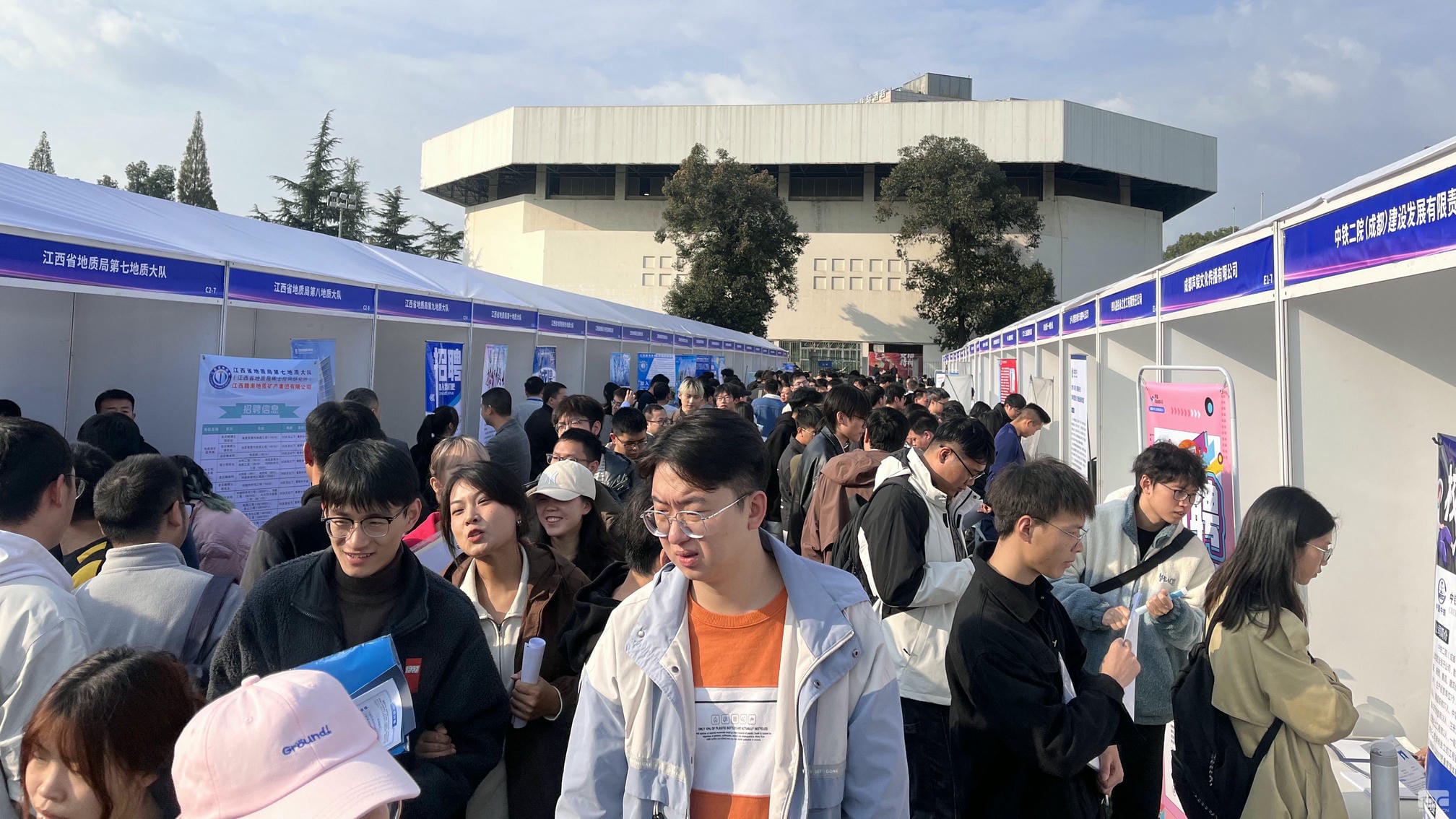 �۲��á�(�й���)���޹�˾����