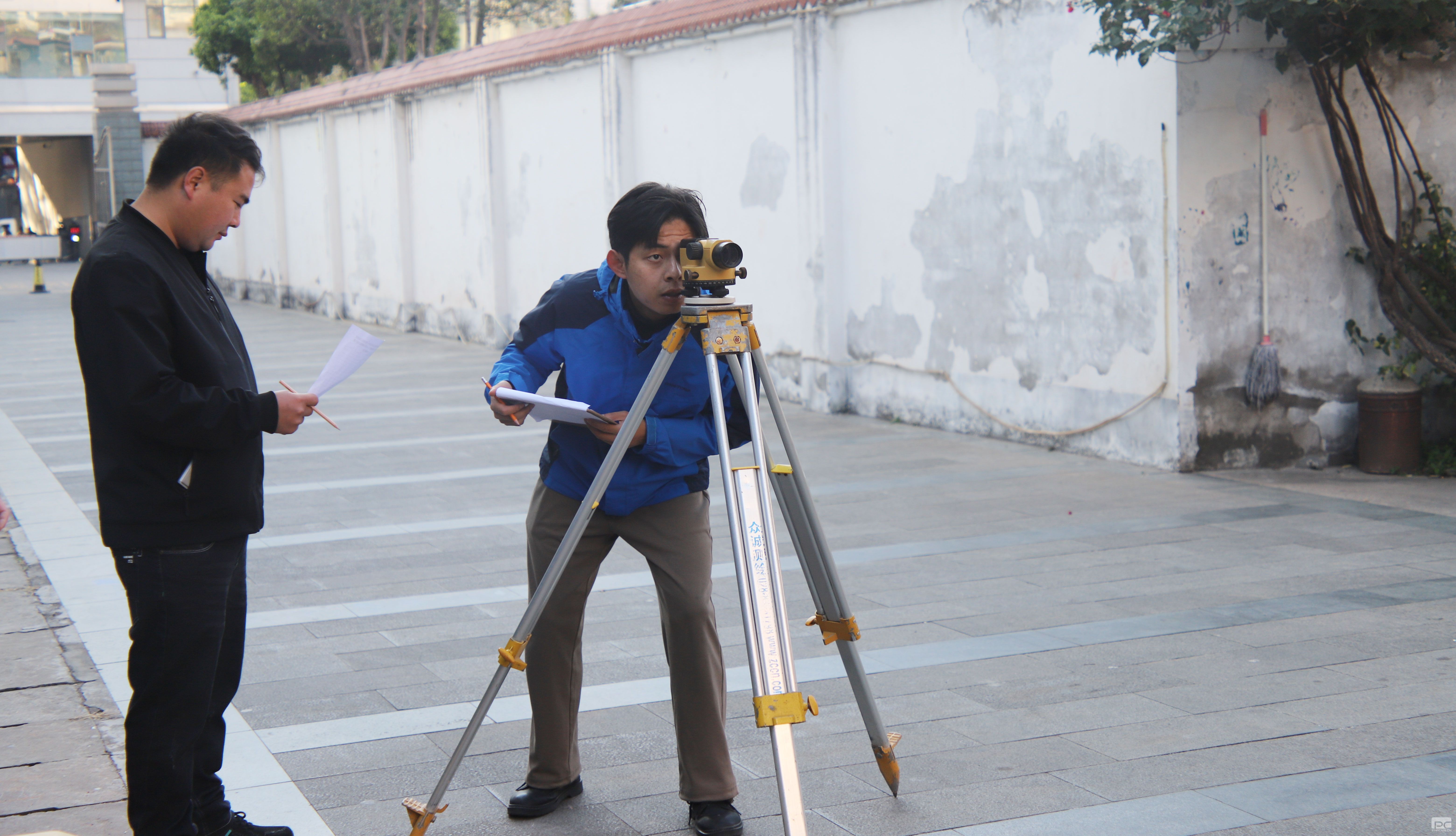 �۲��á�(�й���)���޹�˾����