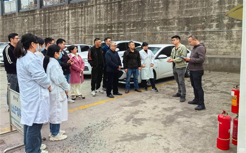 ̩������ҩ��չΣ�շ�����Ӧ��Ԥ����ѵ������