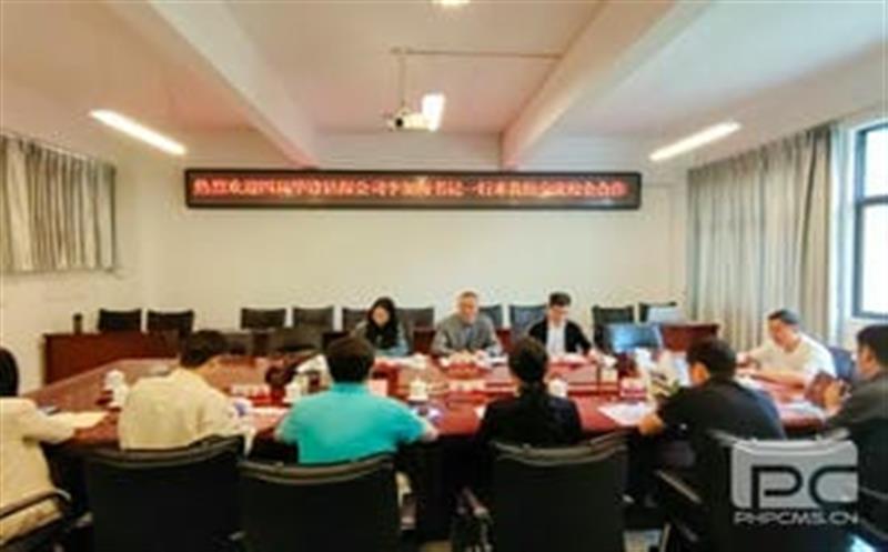 �У��������ǿ��Эͬ�����¶���ح������̽�����������۲���ְҵ����ѧԺ��չ������̸