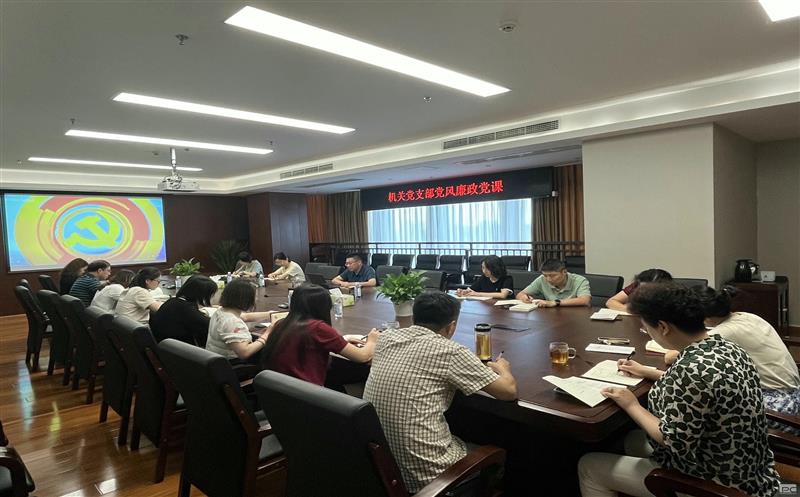 �ؿ�Ժ�쵼���ӳ�Ա���ڵ���ѧϰ����ר����ɵ���