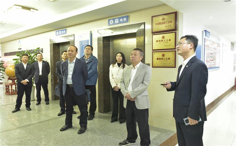 ��Ȼ�۲��ò��쵼���Ĵ�ʡ�ܹ����쵼����̽Ժ����